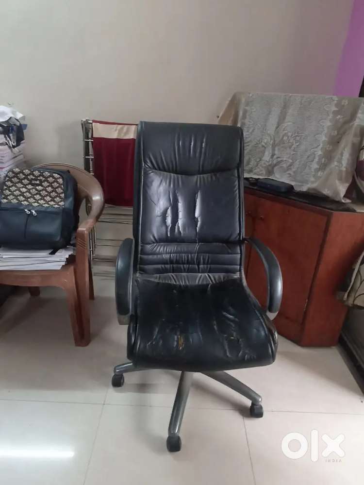 OFFICE CHAIR