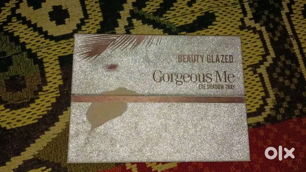 Eyeshadow palette and eye gelliter