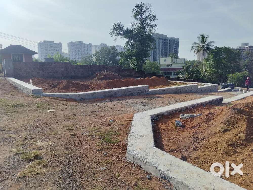 3 to 10 cents resedential plots in Infopark.