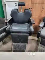 Beauty parlour cot available