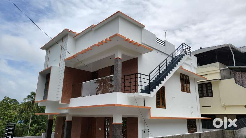 3.800cent new house for  mannathala 1800sq 4bhk 83lakhs