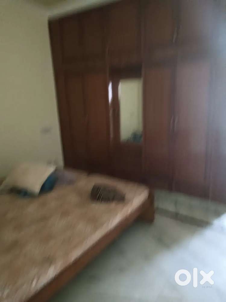 Semi furnished 2 room set sector 28