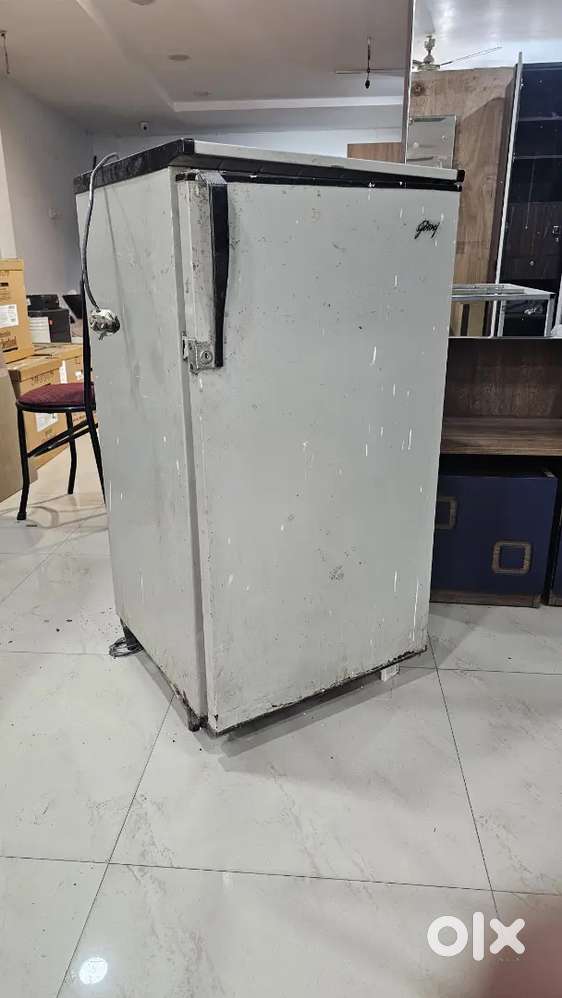 refrigerator/ fridge