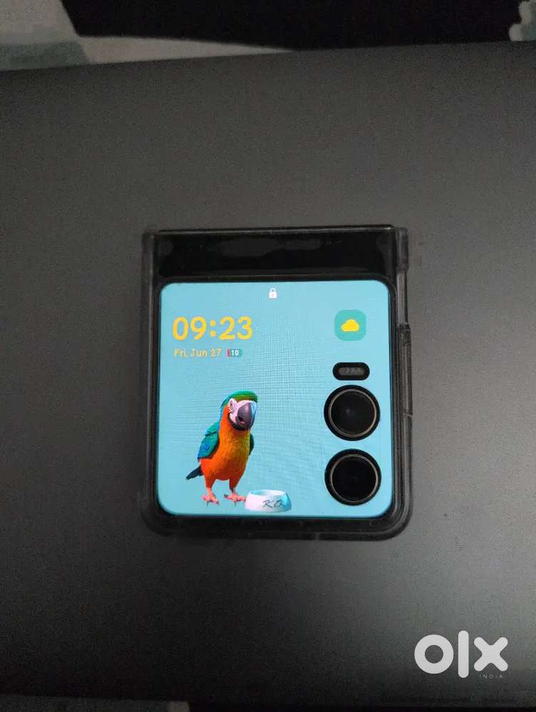 Tecno Phantom V Flip 2 Smartphone in excellent condition