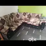 Sofa set complete sath me table bhi