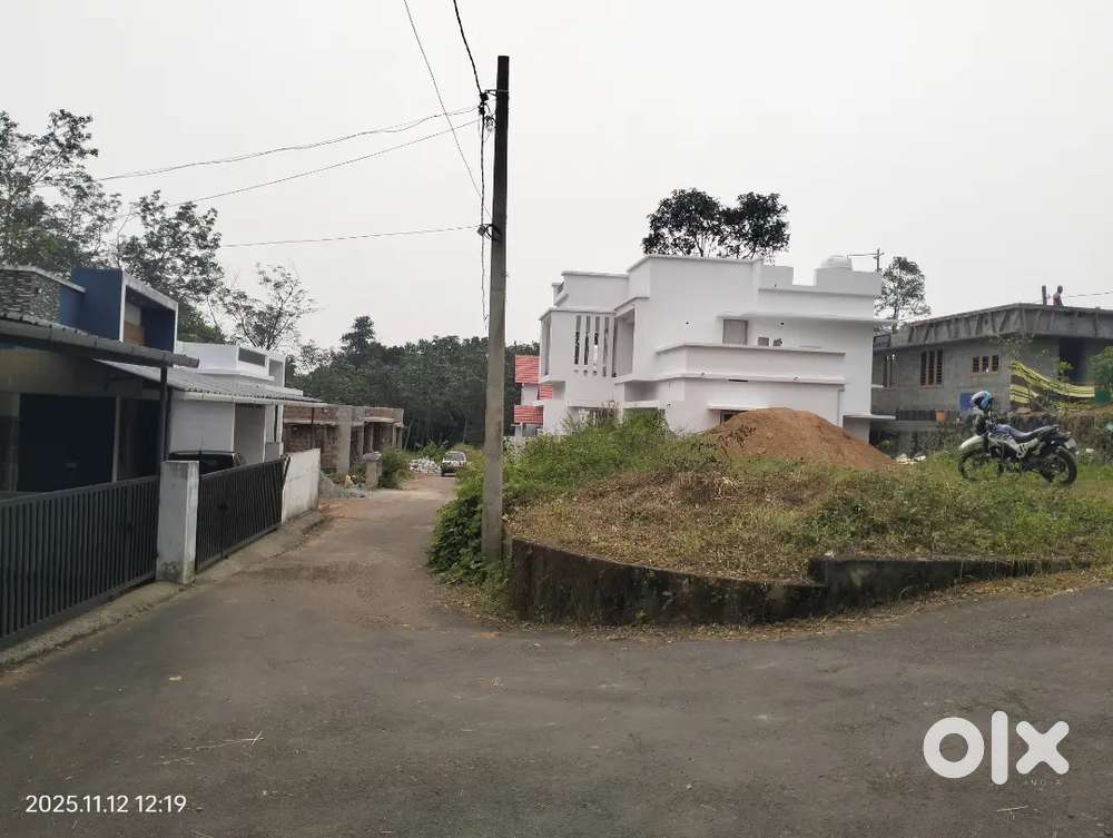 Thripunithura Thiruvankulam vennikulam area plot for sale
