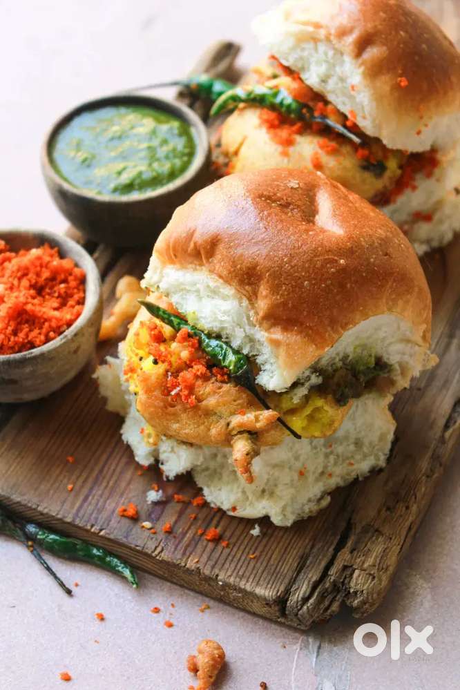 Cook for making vadapav