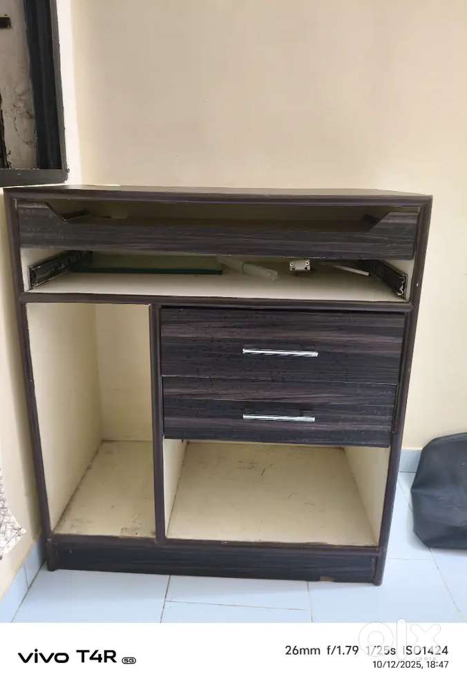 1 computer table