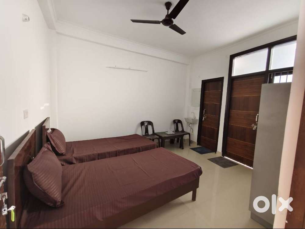 No Brokerage Cripa PGs Sector 62 - Free Field Expert