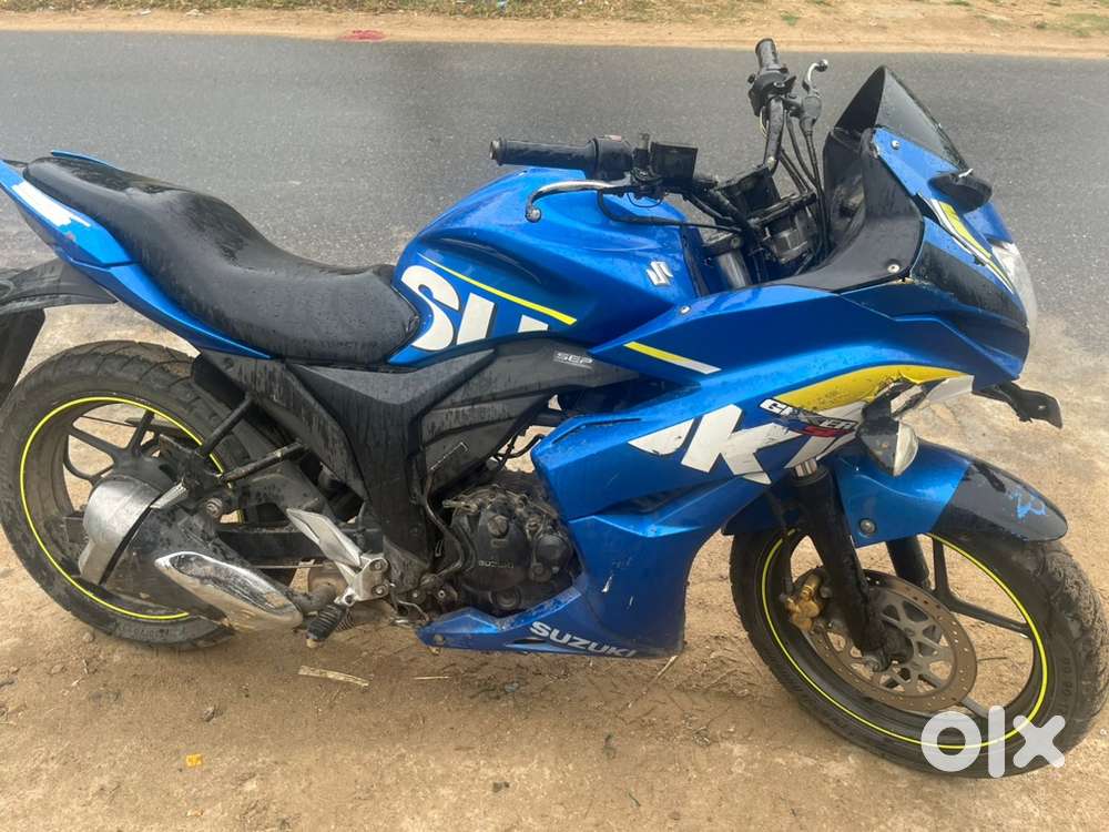 Suzuki Gixxer blue color urgent to sell. Good condition. New tyres.