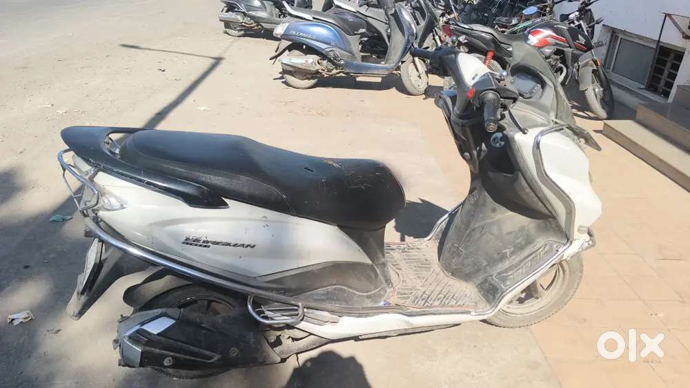 Burgman 125 Scooter For Sale – Low KM, Like New