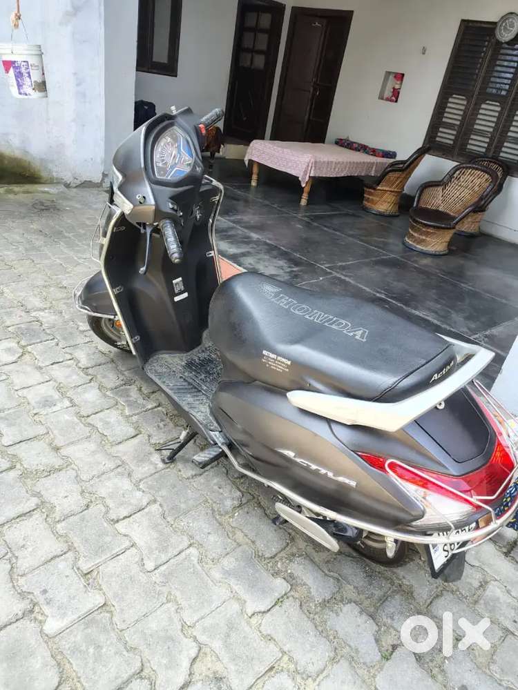 Brand new condition with low driven KM