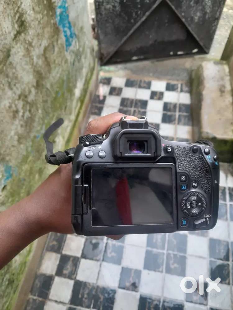 Canon ESO 77d 18-135 lenc