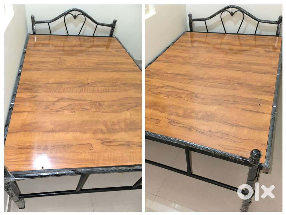 6x4  Iron Cot with Neat Plywood Shine