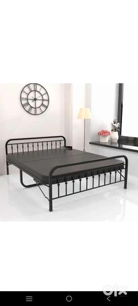 Queen size foldable bed