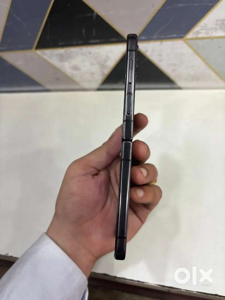 Samsung file 4 256gb 100%condition no scratch. Brand New phone