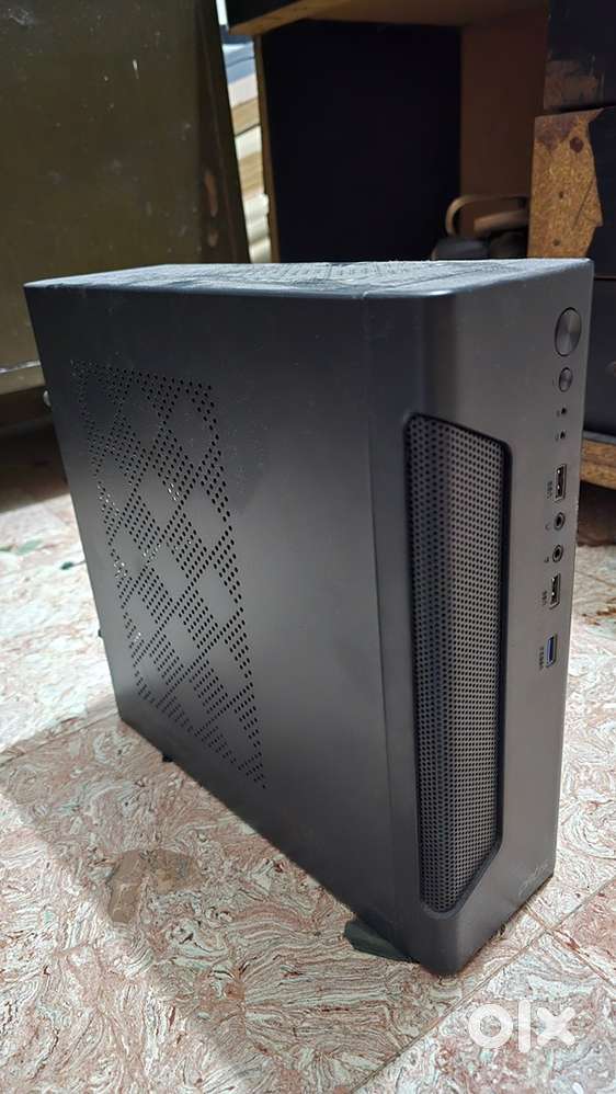 CPU + LED Monitor (mint condition  Buy together or separately)