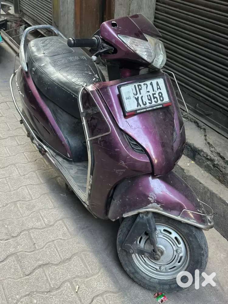 Activa 3G 2014 model hai self start h ( RC or Paper complete hai )