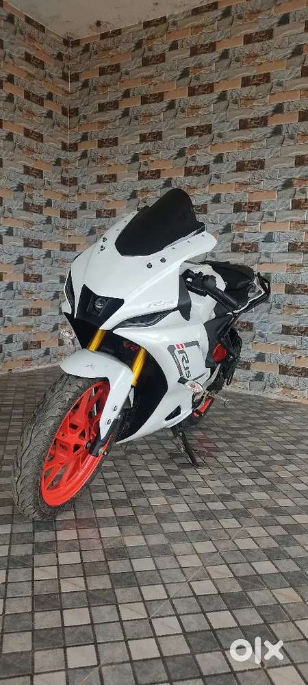 Yamaha R15 V4 (2024-Sep)