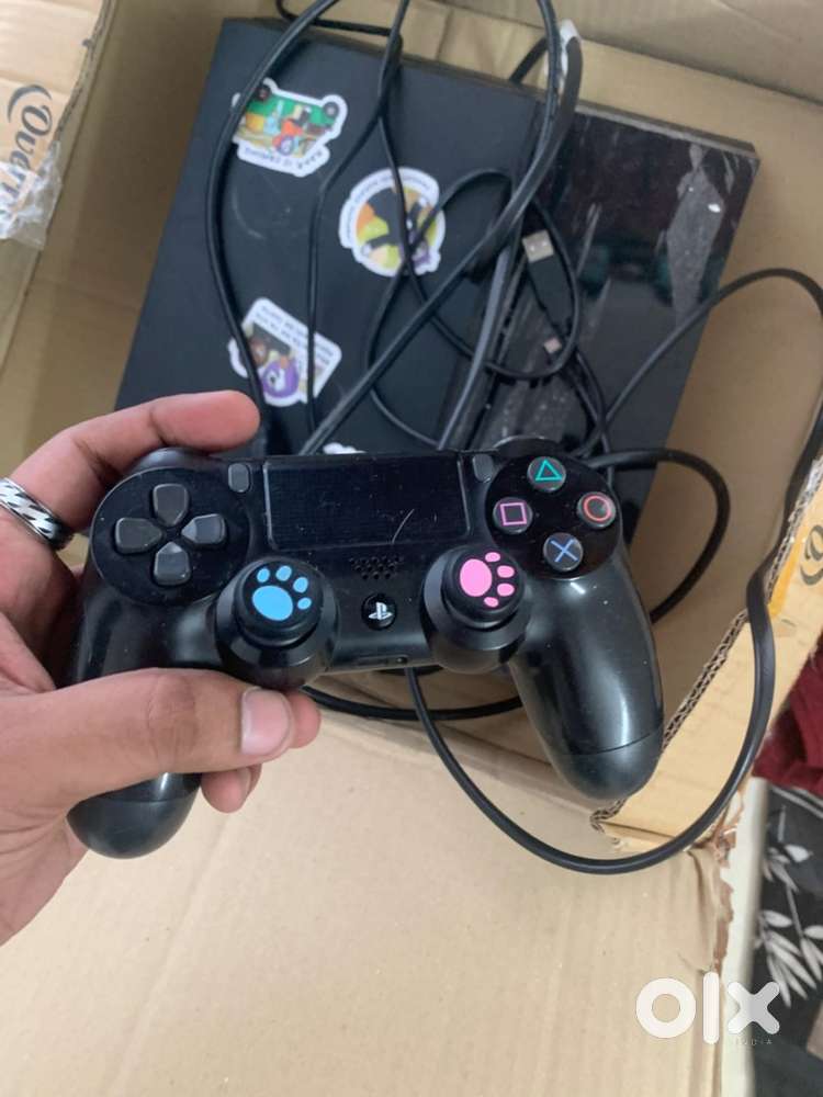 Ps4 good condition with 4 best games