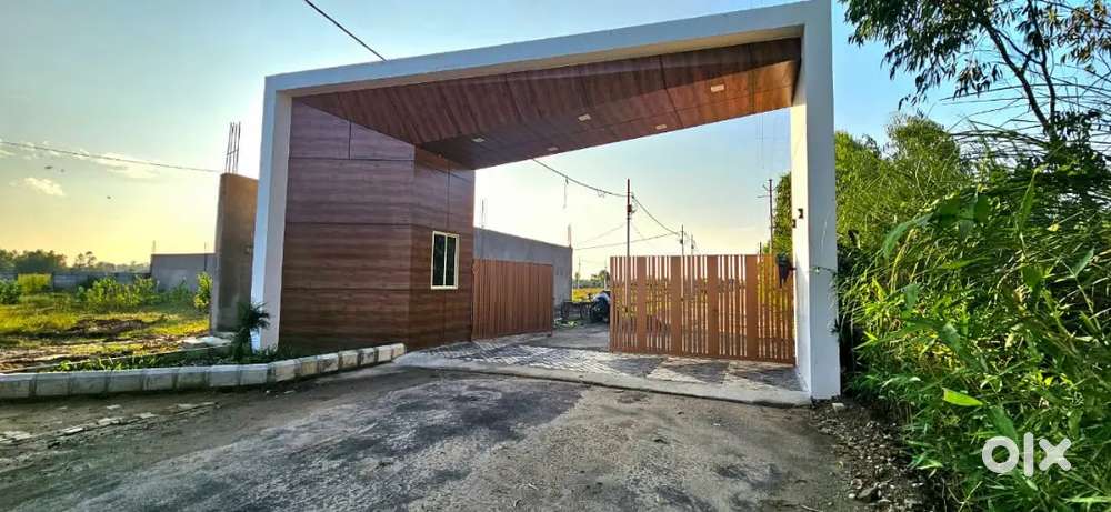 दिल्ली लखनऊ हाइवे नियर रेडिशन होटल पीलीभीत रोड पर