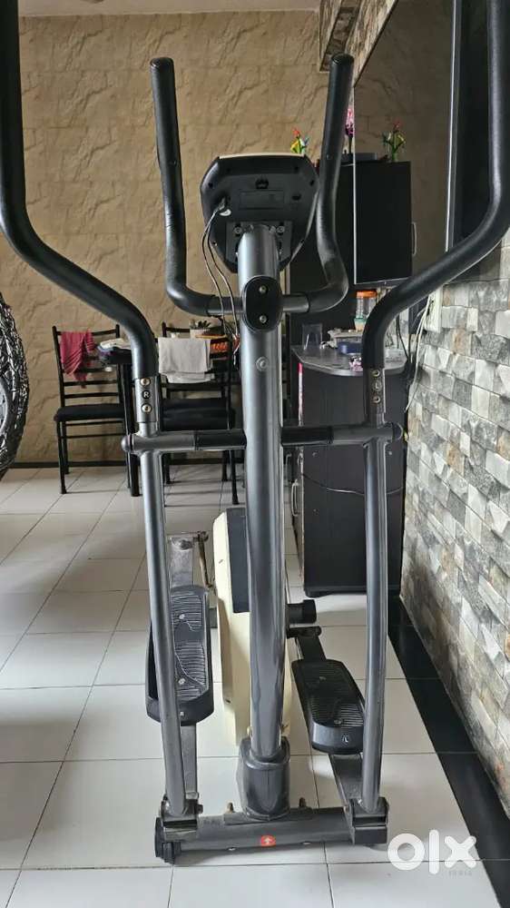 Cross Trainer Machine – Perfect for Home Workouts