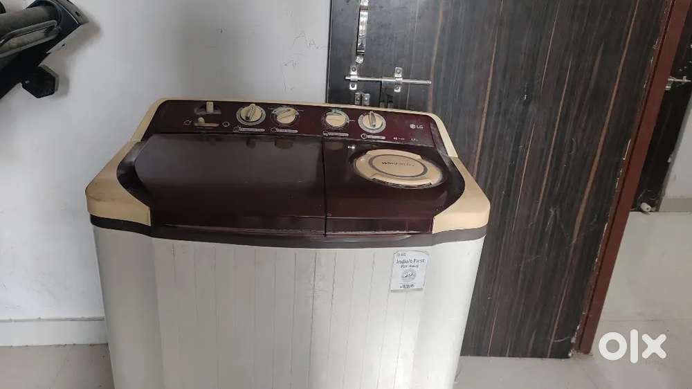 LG semi automatic washing machin 3 years old in working comdition