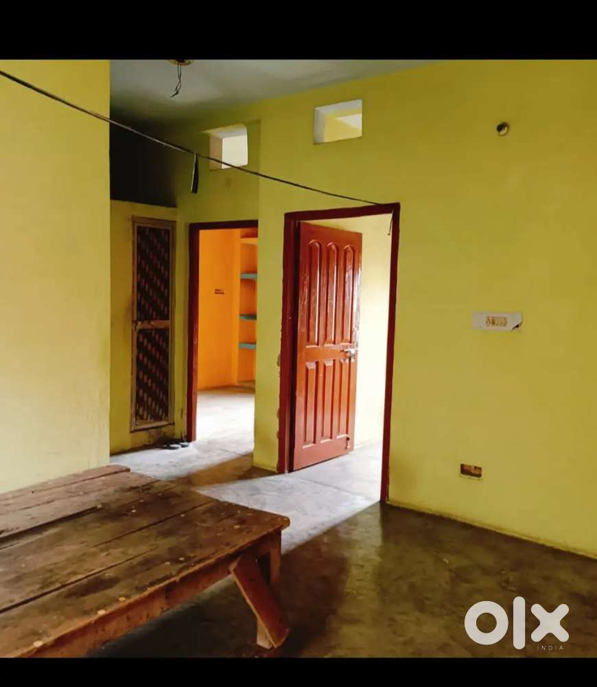 hose  for rent damodarpur gumti ke pass santi vihar coloney