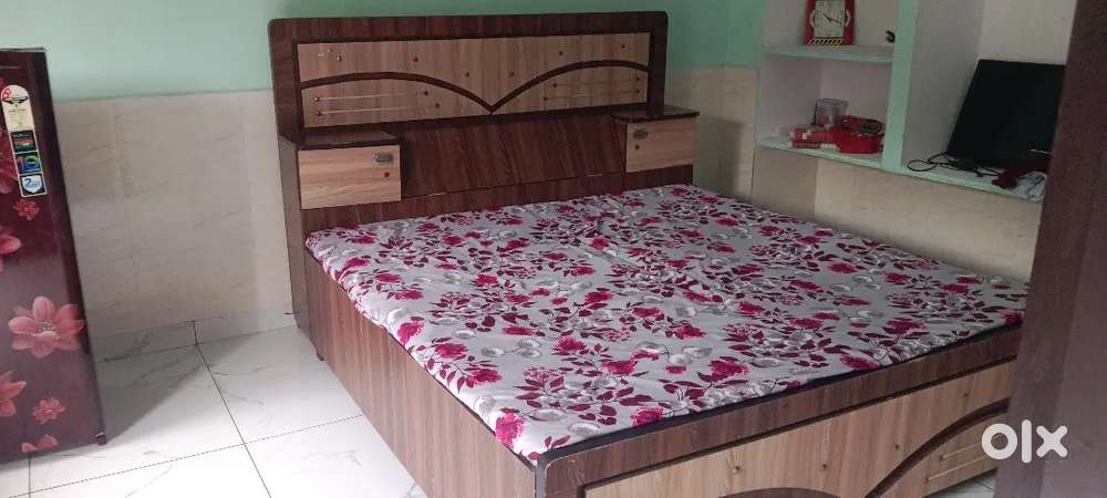 Ye box wala bed hai or parts alag bhi ho jate hai iske