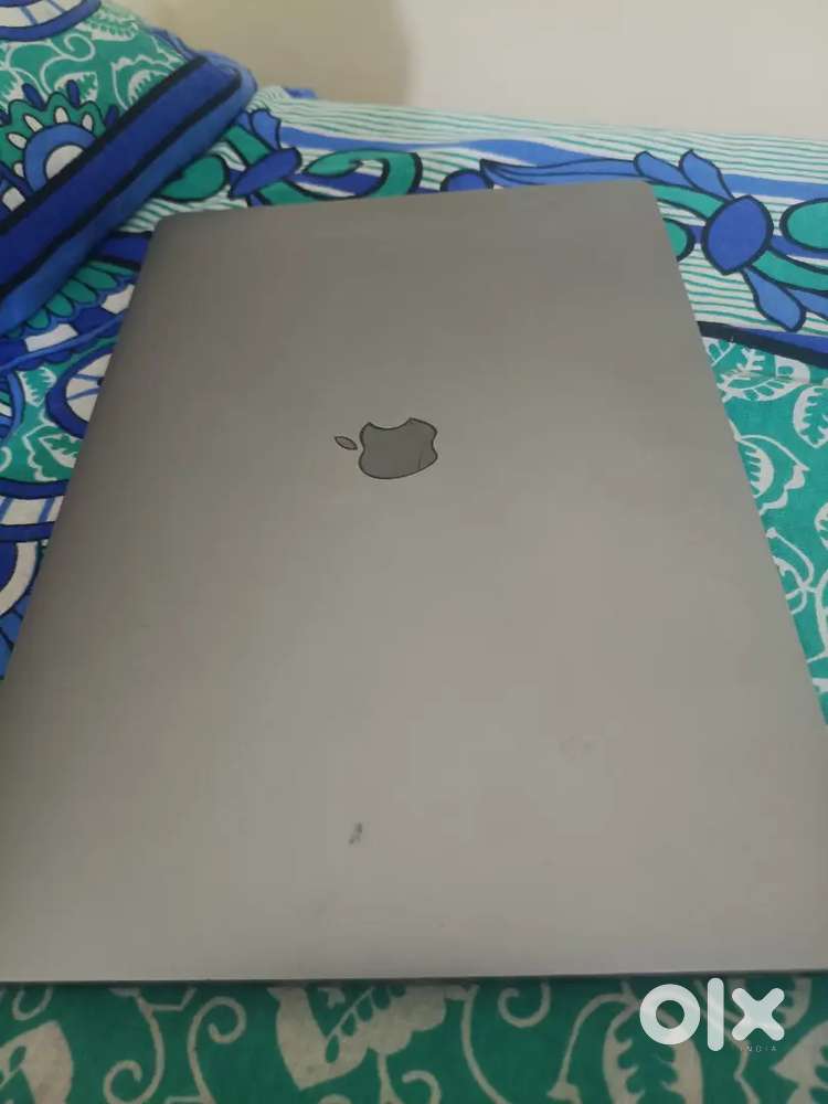 MacBook Pro 2019, touch bar, four thunderbolt 3 port, A2141