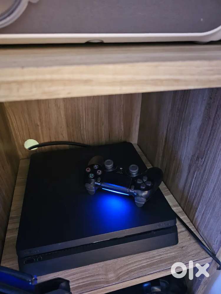 Ps4 slim 1 tb with original controller