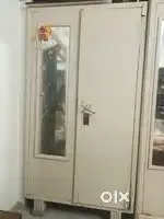 Metal almari