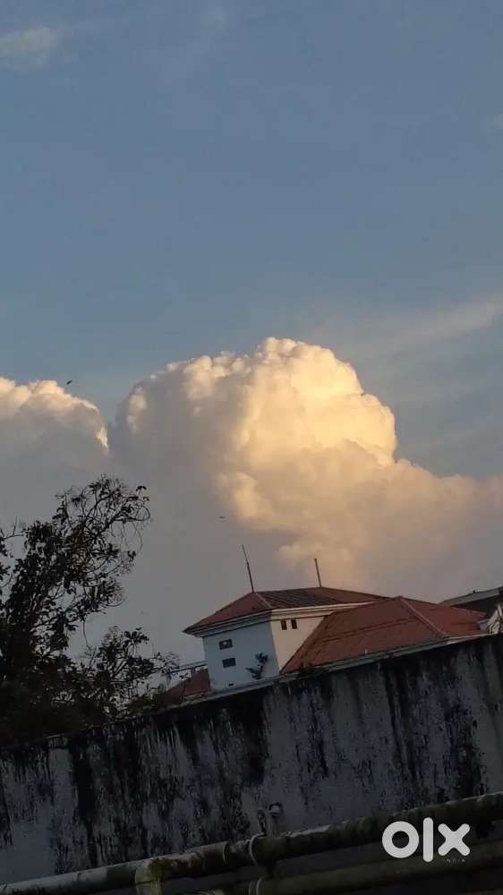 2 നില വീട്. പണിയൊന്നും ബാക്കി ഇല്ല. മുകളിൽ ഒരു ബെഡ്റൂം താഴെ വലിയ ഹാൾ