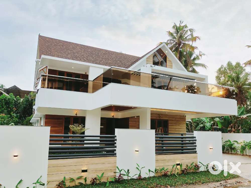 BRAND NEW READY TO OCCUPY 5BHK + HOME THEATRE 9 CENT 4800 SQFT HOUSE