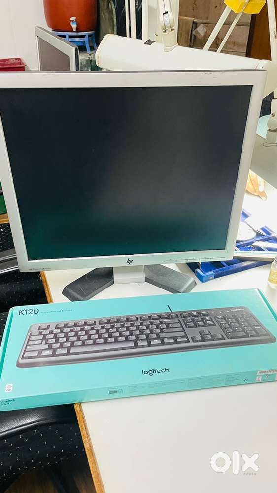 Computer Monitor + Keyboard Combo  Excellent Condition  Best Price
