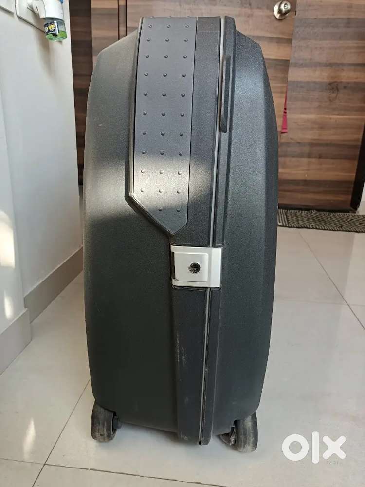 VIP suitcase/bag with wheels and handle for sell, price negotiable.