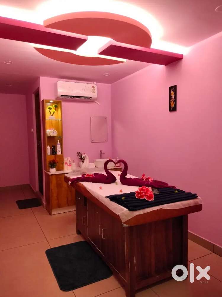 SPA THERAPIST (FEMALE)