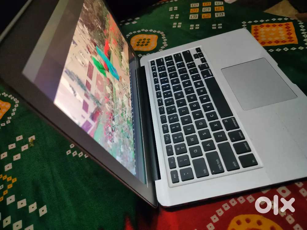 Macbook Air 8/128 Monterey