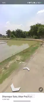 Khet h dono taraf se road hai 1200000 ka 1 beegha 14 beegha hai