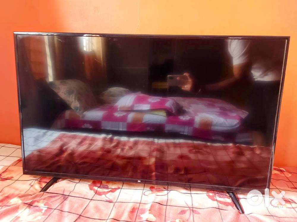MI Smart LED TV Lines on Screen, turns on, working