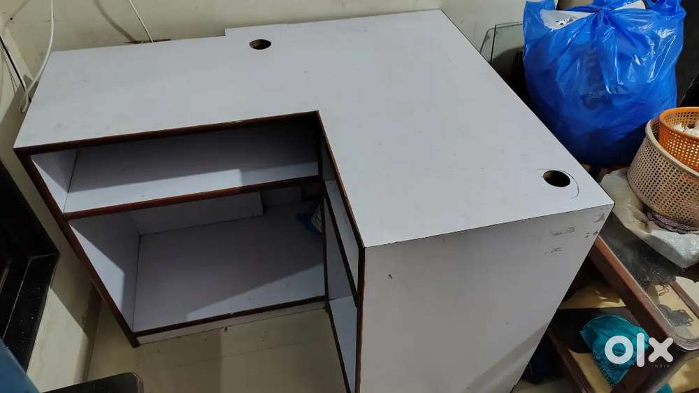 Computer table
