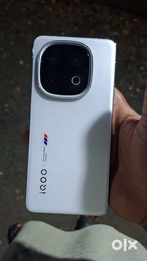 Iqoo 13 , 12- 256 gb