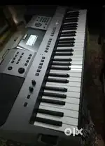 Yamaha PSR-1500 portable keyboard with Adapter