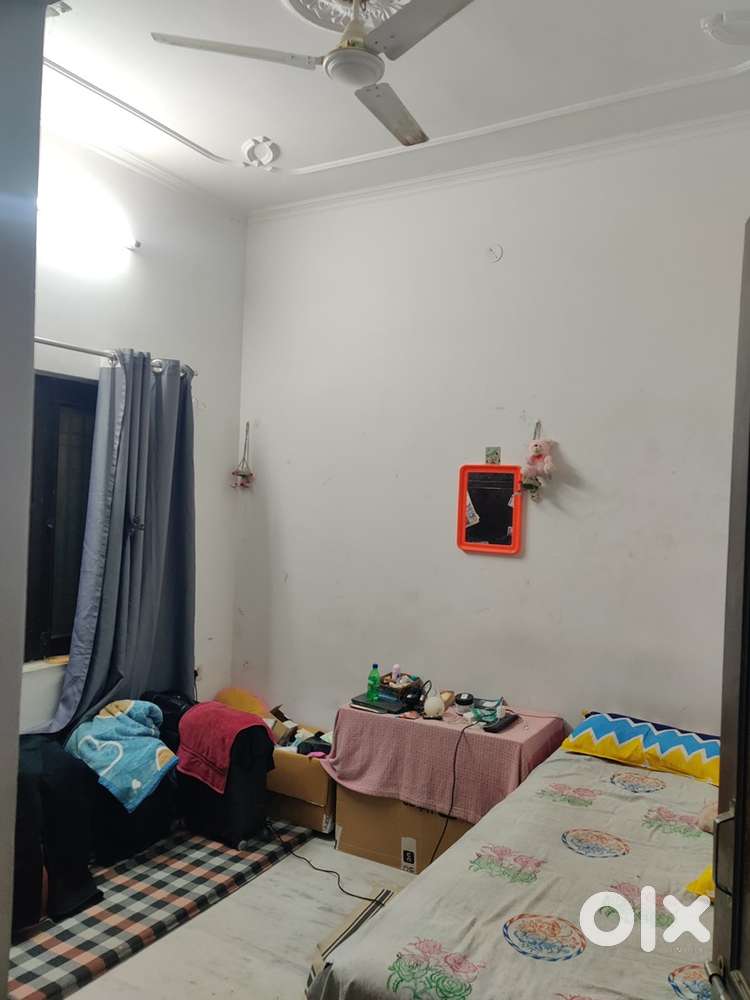 Female Flatmate needed in 3 bhk flat one room vacant