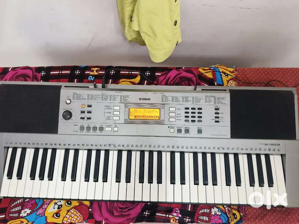 Yamaha PSR-E353 Keyboard