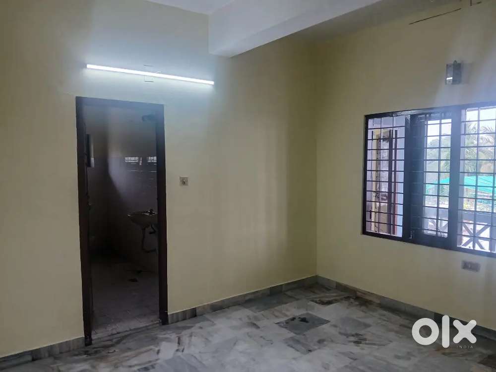 8 batchilers 4 bhk appartment tripunithura