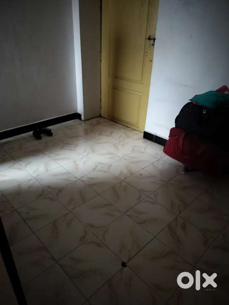 Need flatmate urgently only girls