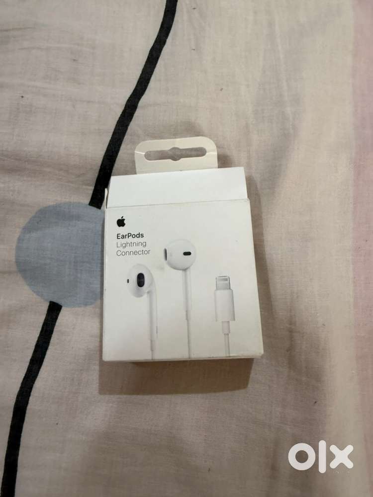 Apple earphones wired without type c