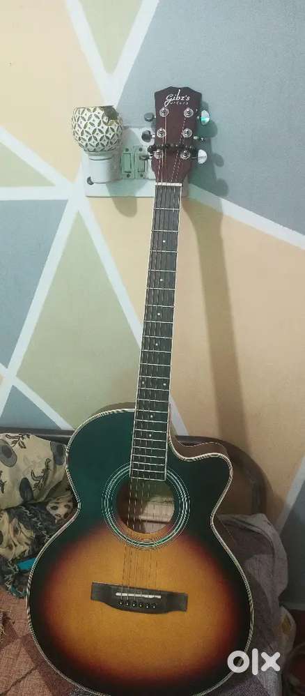 GIBZ 39C Guitar almost new condition sunburst colour