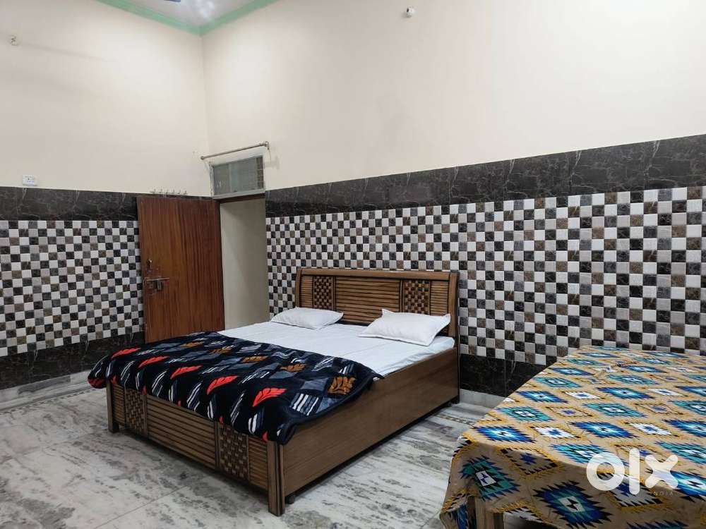 Room for girls/small  family